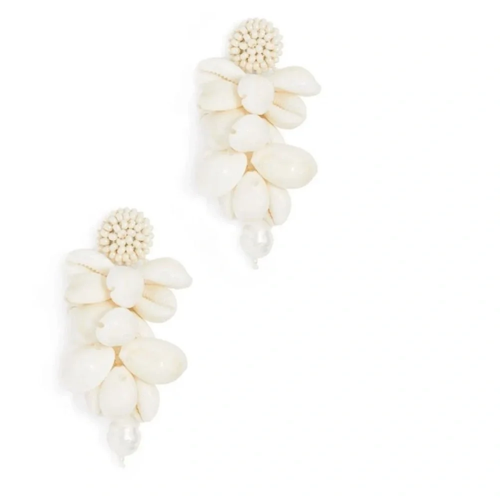 Oscar de la Renta Shell Cluster Earrings - Picture 2 of 3